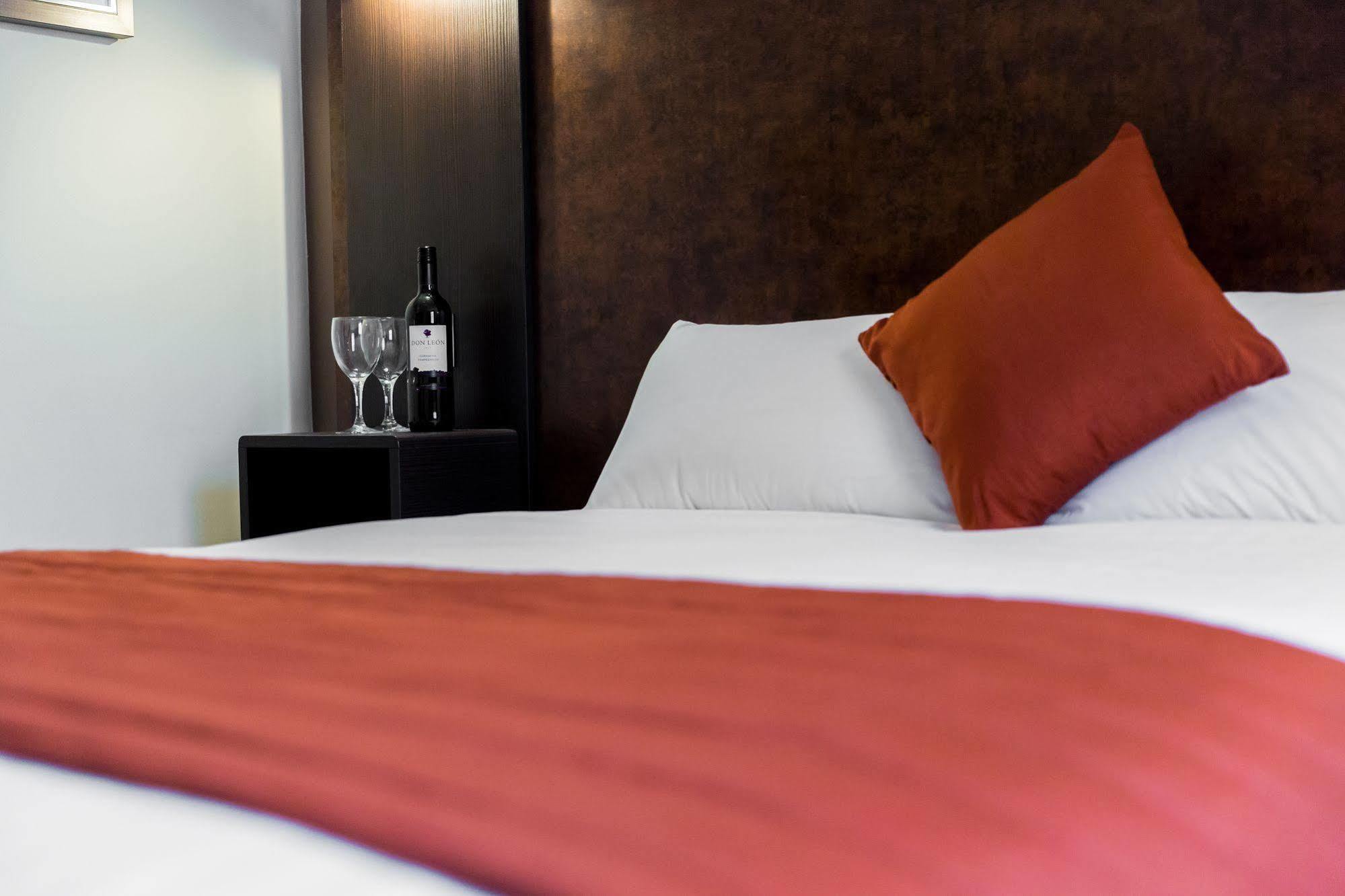 Dragonfly Hotel Colchester Bagian luar foto